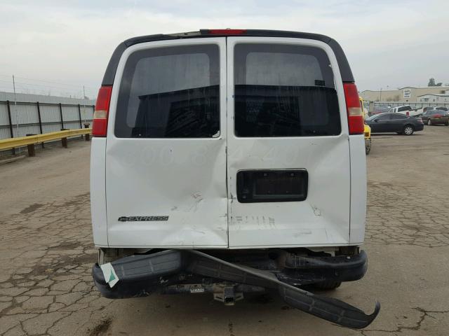 1GCGG25V471172420 - 2007 CHEVROLET EXPRESS G2 WHITE photo 9