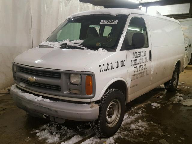 1GCHG35R8Y1261552 - 2000 CHEVROLET EXPRESS G3 WHITE photo 2