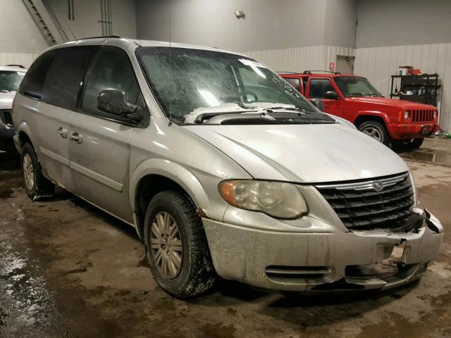 2C4GP44R55R213081 - 2005 CHRYSLER TOWN & COU SILVER photo 1