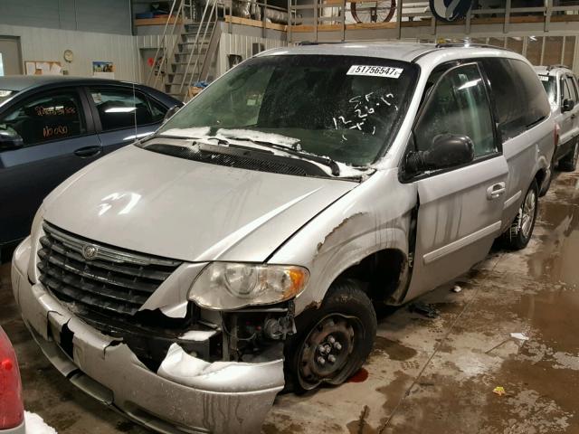 2C4GP44R55R213081 - 2005 CHRYSLER TOWN & COU SILVER photo 2