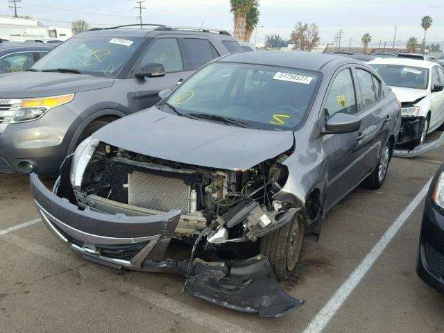 3N1CN7AP2HL800979 - 2017 NISSAN VERSA S GRAY photo 2