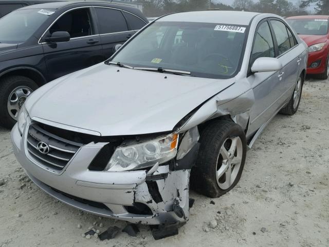 5NPEU46C09H481614 - 2009 HYUNDAI SONATA SE SILVER photo 2