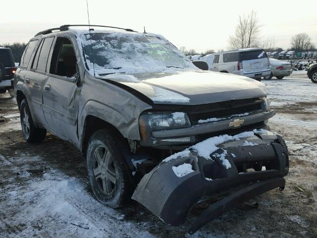 1GNDT13S352385245 - 2005 CHEVROLET TRAILBLAZE TAN photo 1