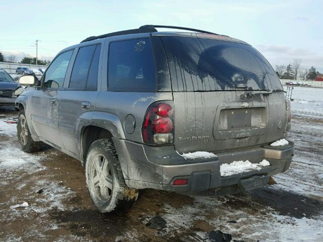 1GNDT13S352385245 - 2005 CHEVROLET TRAILBLAZE TAN photo 3