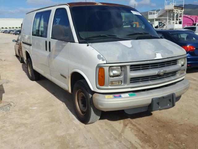 1GCGG25R211231412 - 2001 CHEVROLET EXPRESS G2 WHITE photo 1