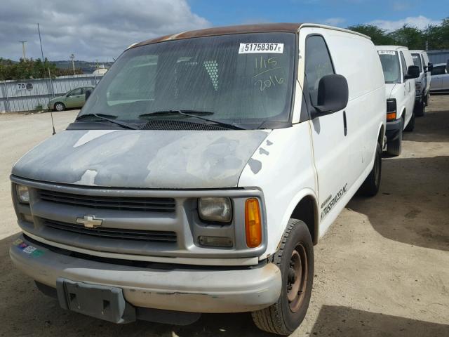 1GCGG25R211231412 - 2001 CHEVROLET EXPRESS G2 WHITE photo 2