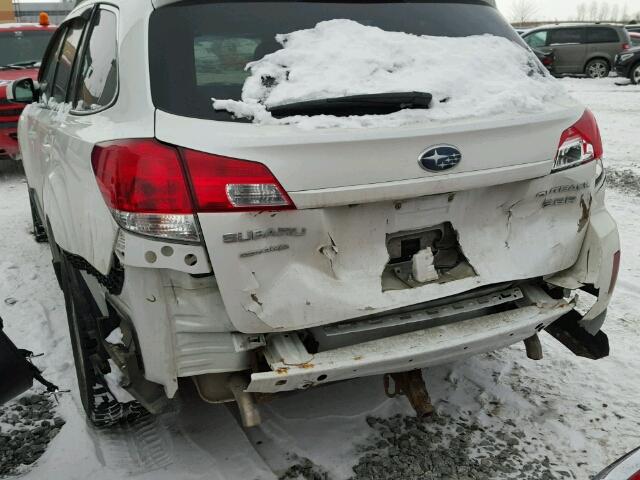 4S4BRJLC2B2414913 - 2011 SUBARU OUTBACK 3. WHITE photo 9