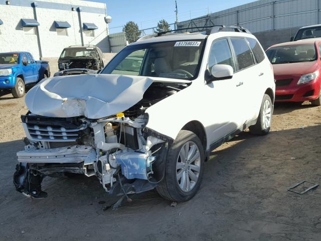 JF2SHBDC6BH768962 - 2011 SUBARU FORESTER 2 WHITE photo 2