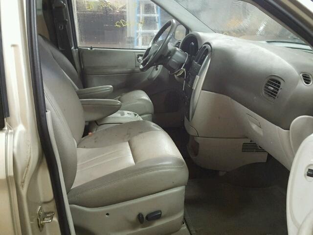 2C4GP54L65R292908 - 2005 CHRYSLER TOWN & COU TAN photo 5