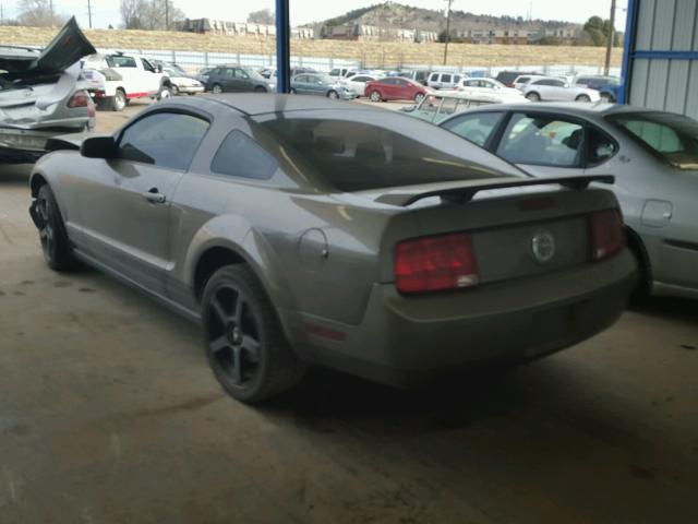 1ZVFT80NX55241583 - 2005 FORD MUSTANG BROWN photo 3