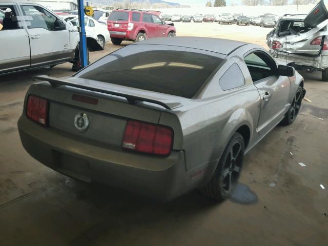 1ZVFT80NX55241583 - 2005 FORD MUSTANG BROWN photo 4