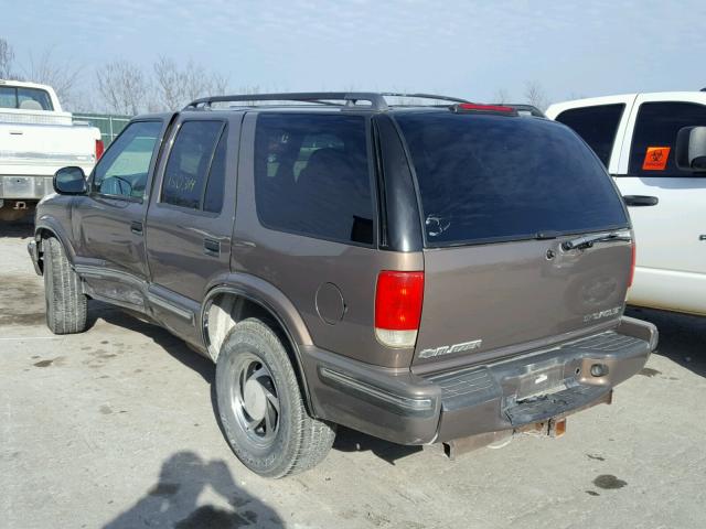 1GNDT13W7W2218956 - 1998 CHEVROLET BLAZER BROWN photo 3