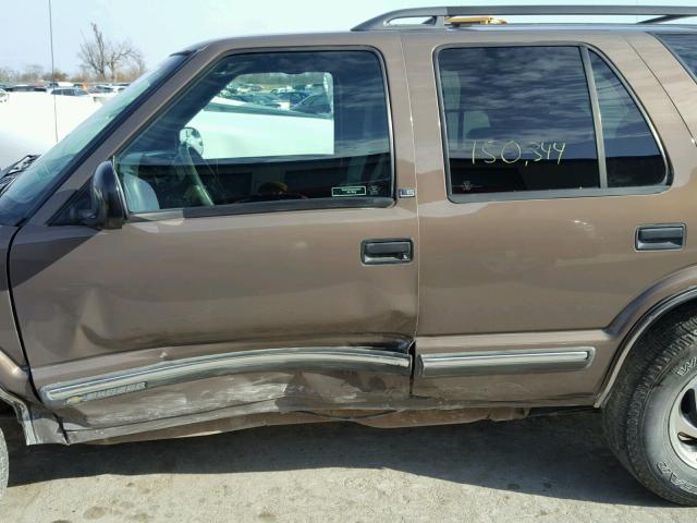 1GNDT13W7W2218956 - 1998 CHEVROLET BLAZER BROWN photo 9