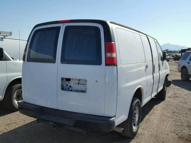 1GCSGAFX2E1178976 - 2014 CHEVROLET EXPRESS G1 WHITE photo 4