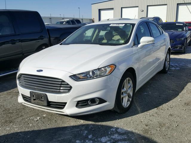 3FA6P0HR7DR125484 - 2013 FORD FUSION SE WHITE photo 2