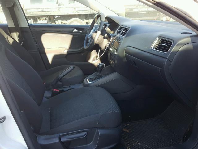 3VW2K7AJ7CM384442 - 2012 VOLKSWAGEN JETTA BASE თეთრი ფოტო 5