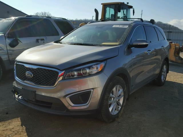 5XYPGDA30HG331421 - 2017 KIA SORENTO LX CHARCOAL photo 2