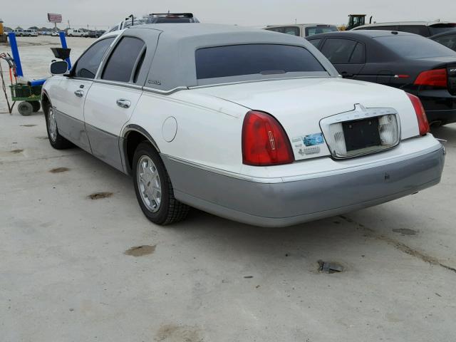 1LNHM81W4YY808787 - 2000 LINCOLN TOWN CAR E WHITE photo 3