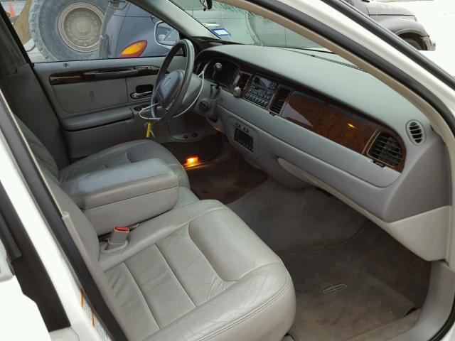 1LNHM81W4YY808787 - 2000 LINCOLN TOWN CAR E WHITE photo 5