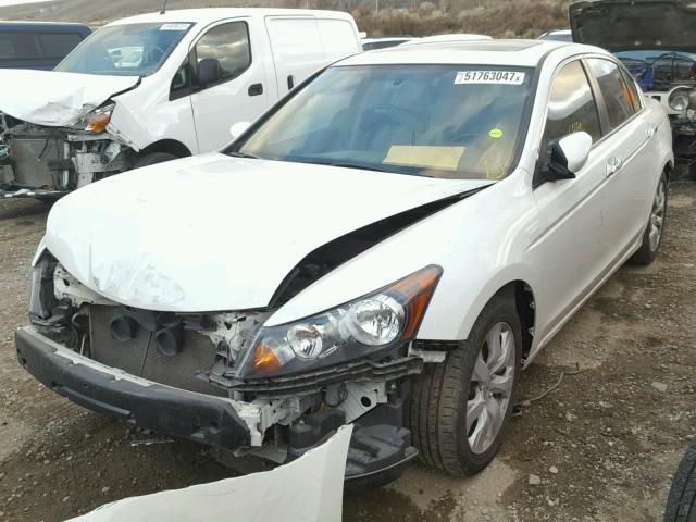 1HGCP3F84AA025424 - 2010 HONDA ACCORD EXL WHITE photo 2