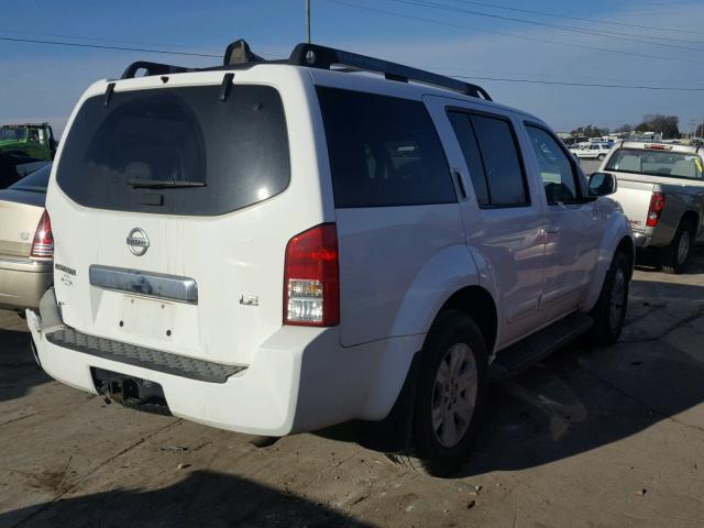 5N1AR18W25C766175 - 2005 NISSAN PATHFINDER WHITE photo 4