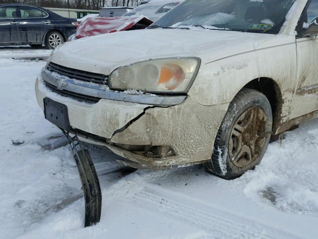 1G1ZS52F95F166689 - 2005 CHEVROLET MALIBU WHITE photo 9