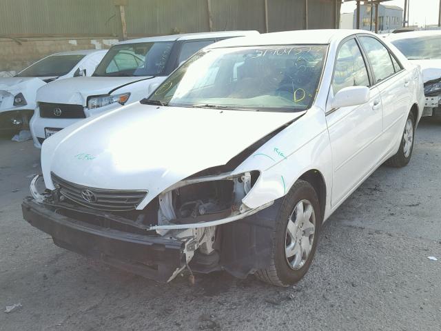 4T1BE32K85U385281 - 2005 TOYOTA CAMRY LE WHITE photo 2