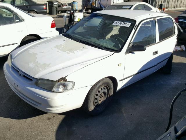 1NXBR12E5WZ052735 - 1998 TOYOTA COROLLA VE WHITE photo 2