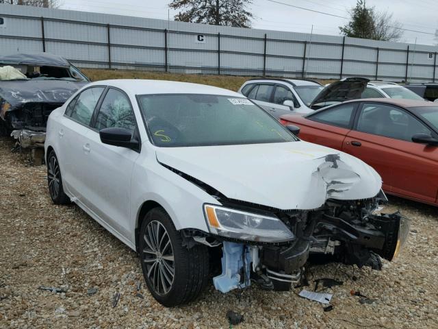 3VWD17AJ3GM404977 - 2016 VOLKSWAGEN JETTA SPOR WHITE photo 2