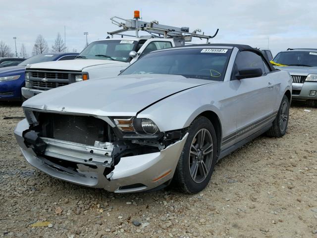 1ZVBP8EN3A5116205 - 2010 FORD MUSTANG SILVER photo 2