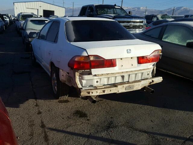 1HGCG1655XA031493 - 1999 HONDA ACCORD EX WHITE photo 3