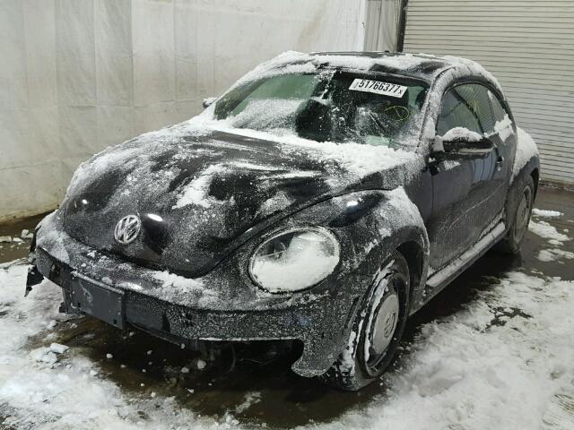 3VWJP7AT4CM648876 - 2012 VOLKSWAGEN BEETLE BLACK photo 2