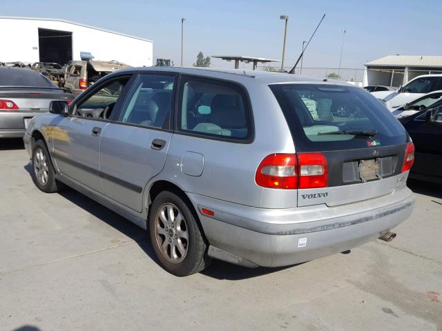 YV1VW2553YF538148 - 2000 VOLVO V40 SILVER photo 3