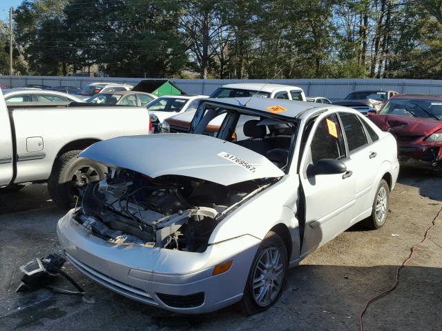 1FAFP34N17W132033 - 2007 FORD FOCUS ZX4 SILVER photo 2