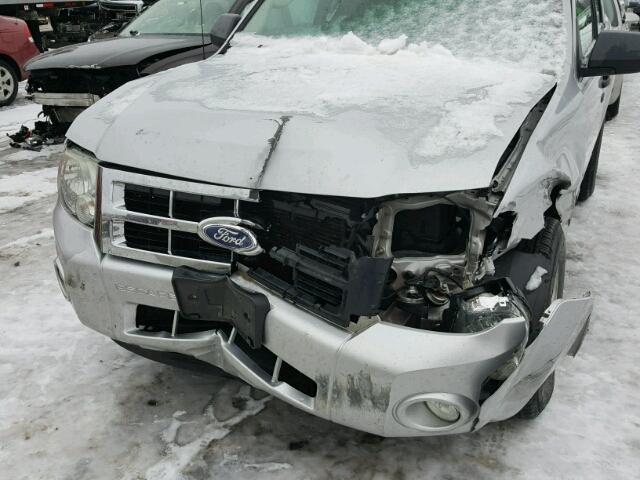 1FMCU9D70AKC59683 - 2010 FORD ESCAPE XLT SILVER photo 9