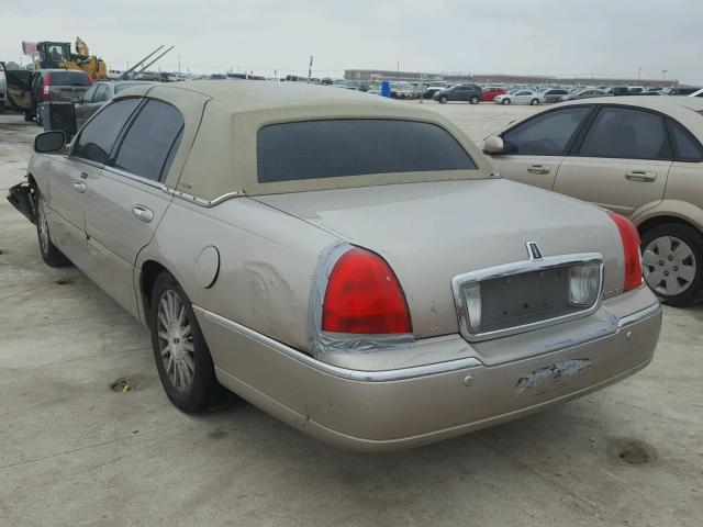 1LNHM82W43Y661412 - 2003 LINCOLN TOWN CAR S BEIGE photo 3