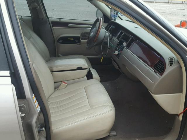 1LNHM82W43Y661412 - 2003 LINCOLN TOWN CAR S BEIGE photo 5