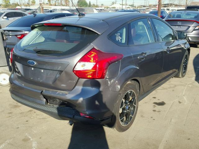 1FAHP3K27CL273735 - 2012 FORD FOCUS SE BLACK photo 4