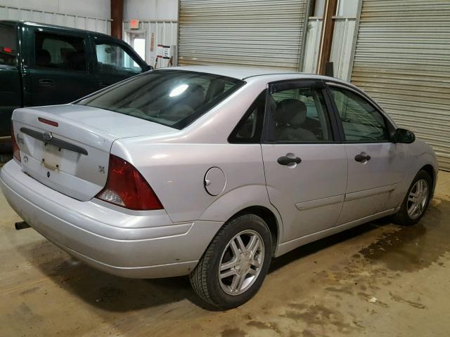 1FAFP34P03W237268 - 2003 FORD FOCUS SE SILVER photo 4