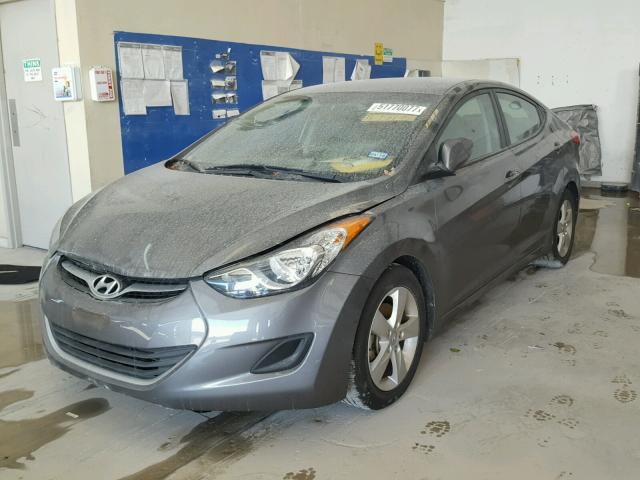 5NPDH4AEXDH317014 - 2013 HYUNDAI ELANTRA GL GRAY photo 2