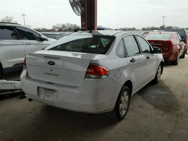 1FAHP34N18W174342 - 2008 FORD FOCUS S/SE WHITE photo 4