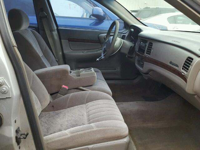 2G1WF55E729105128 - 2002 CHEVROLET IMPALA 银色 照片 5