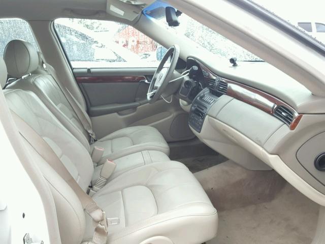 1G6KD54Y35U106844 - 2005 CADILLAC DEVILLE WHITE photo 5