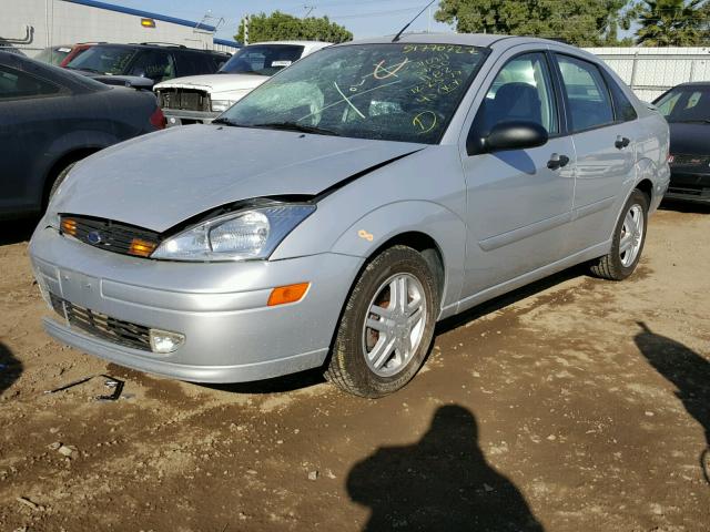 1FAFP34371W320951 - 2001 FORD FOCUS SE SILVER photo 2