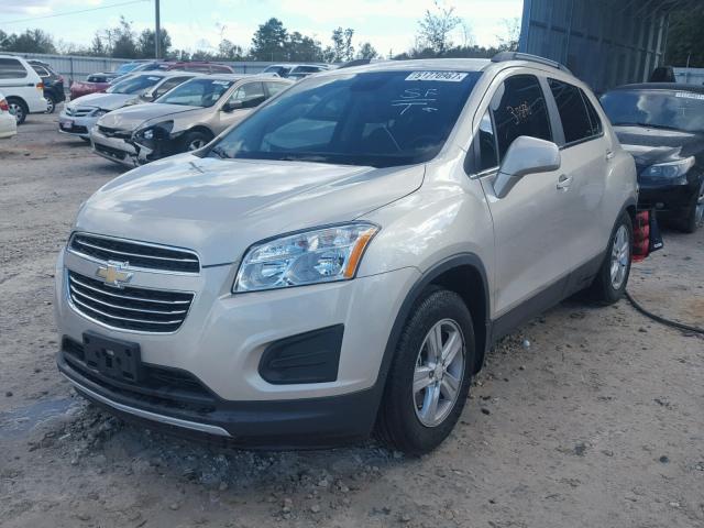 3GNCJLSB0GL233861 - 2016 CHEVROLET TRAX 1LT TAN photo 2