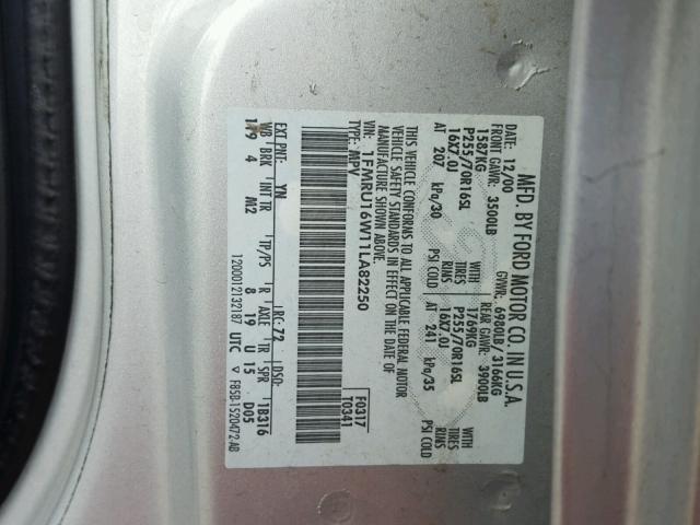 1FMRU16W11LA82250 - 2001 FORD EXPEDITION SILVER photo 10