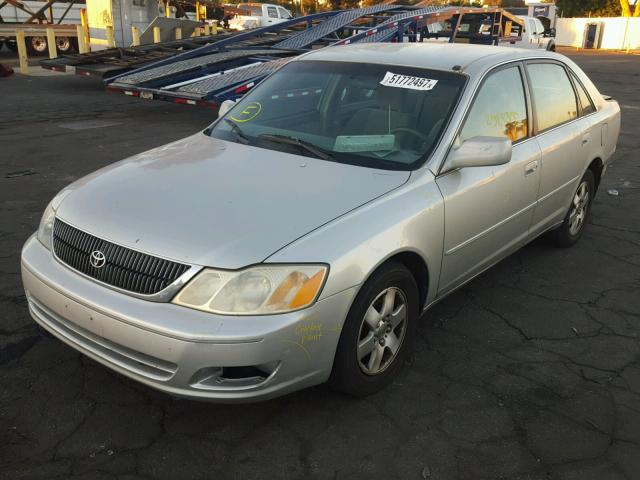 4T1BF28BX2U231276 - 2002 TOYOTA AVALON XL GRAY photo 2