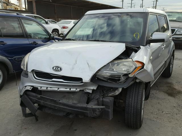 KNDJT2A59C7477829 - 2012 KIA SOUL SILVER photo 2