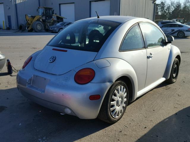 3VWBC21C4YM501709 - 2000 VOLKSWAGEN NEW BEETLE SILVER photo 4