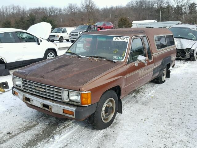 JT4RN70D2G0016800 - 1986 TOYOTA PICKUP XTR BROWN photo 2